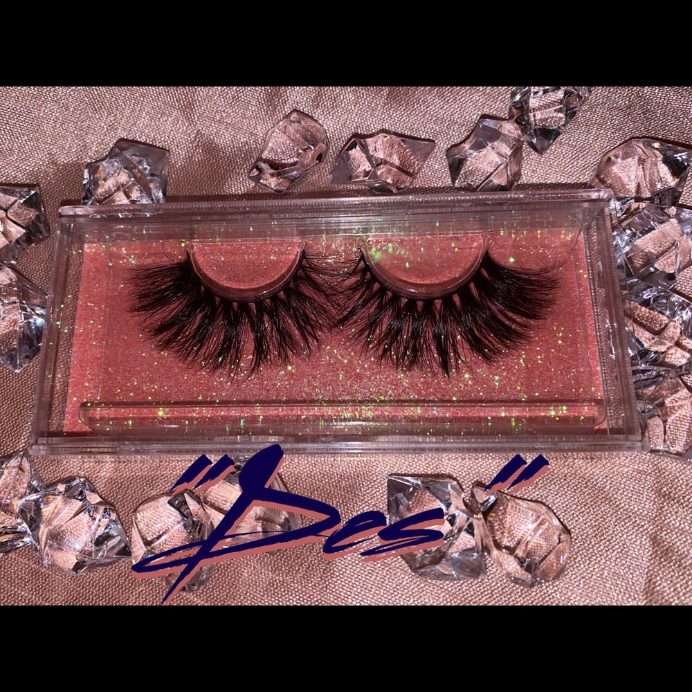 Lashes - Picture 10 of 13